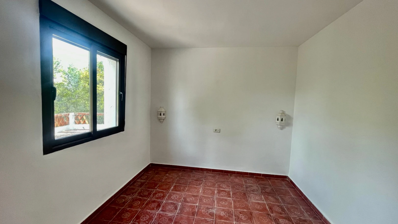 For sale in Parcent: private villa with open views