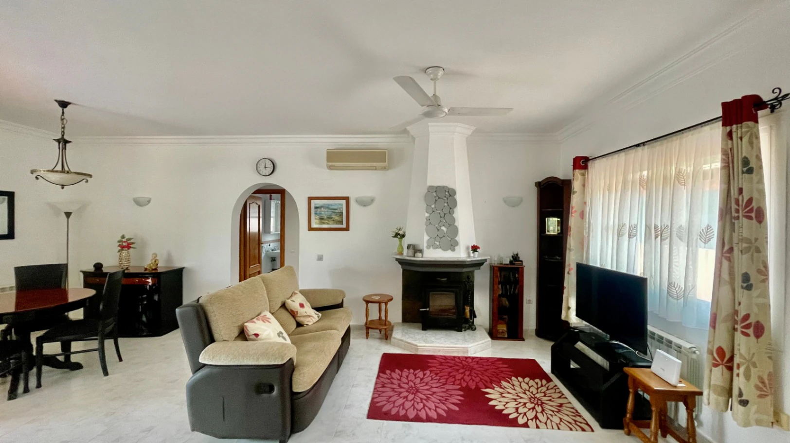 Villa for sale in Alcalali: South-facing, private