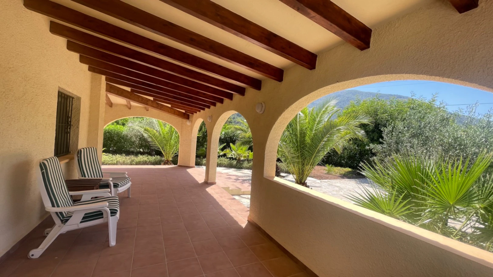 For sale in Parcent: Villa on a flat plot of 1346m2