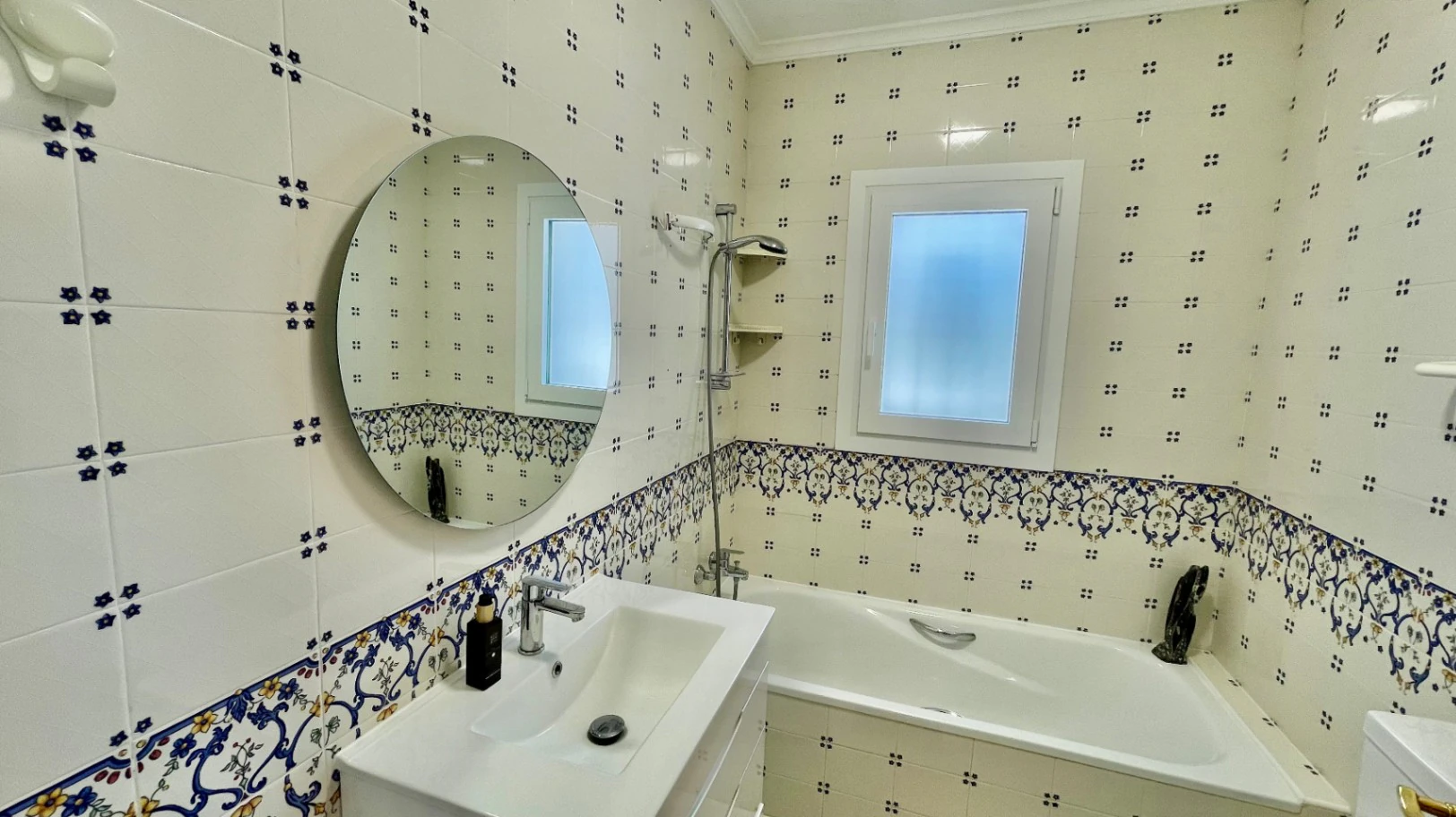 Villa for sale in Jalon: Immaculate, south-facing