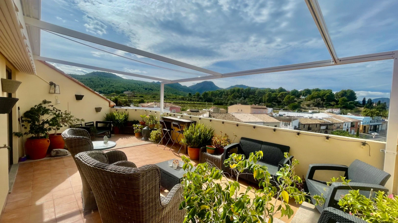 Penthouse for sale in Jalon: Two large terraces