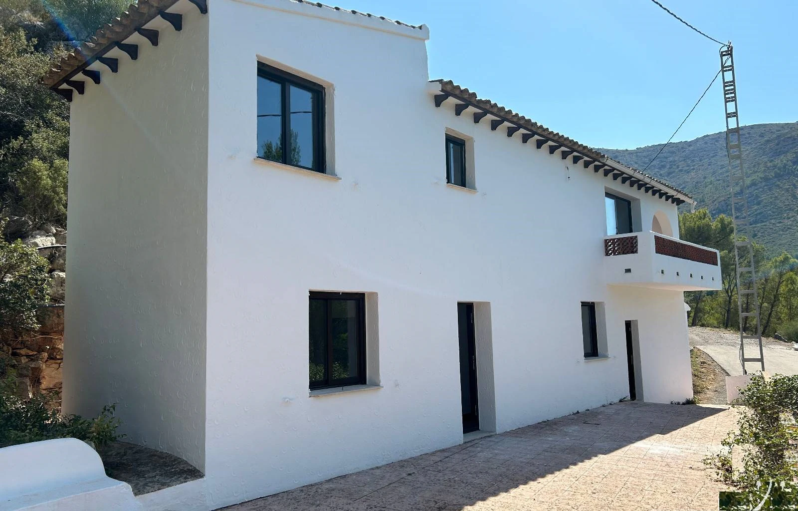 For sale in Parcent: private villa with open views
