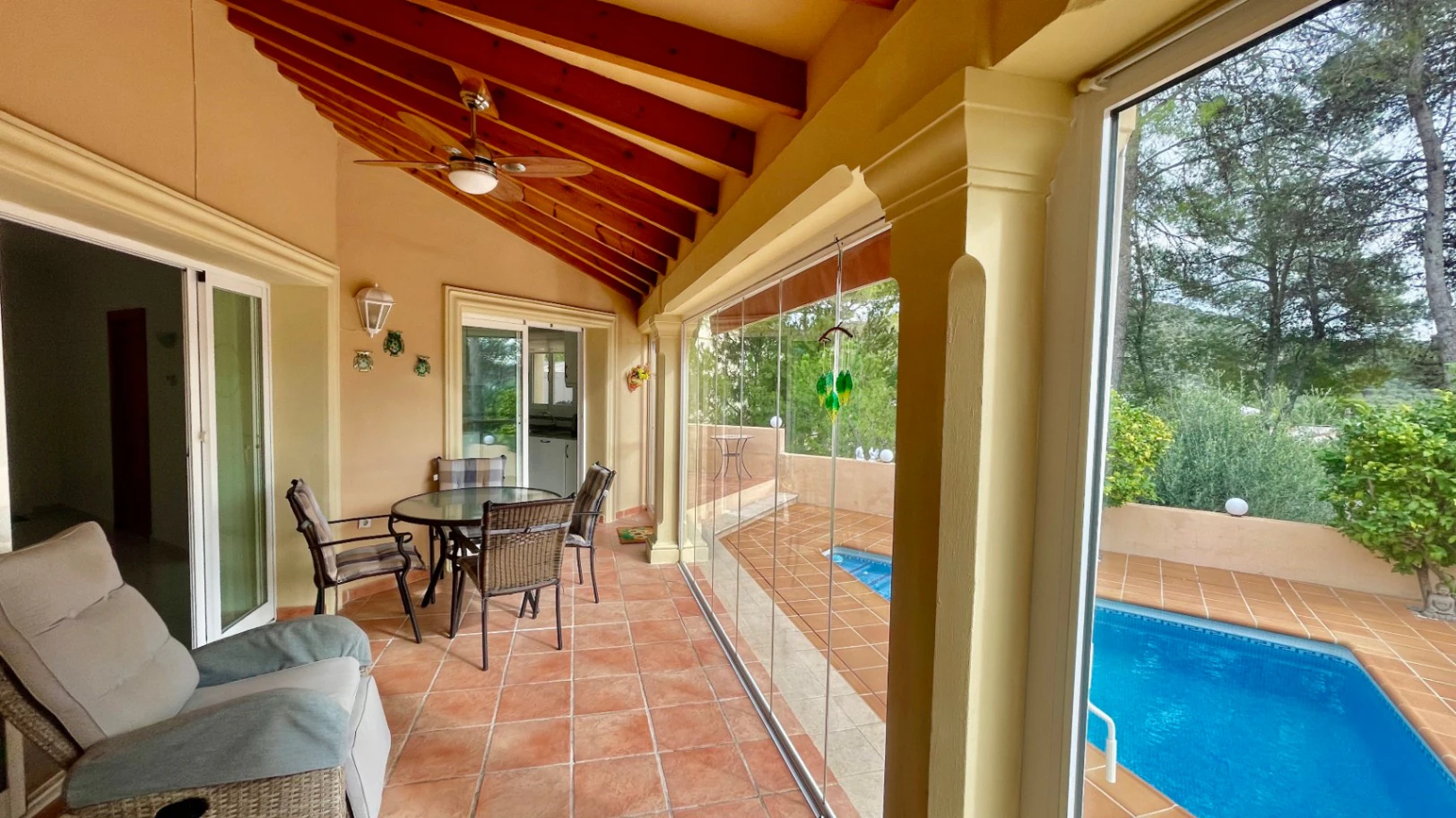 Villa for sale in Alcalali: South-facing, private