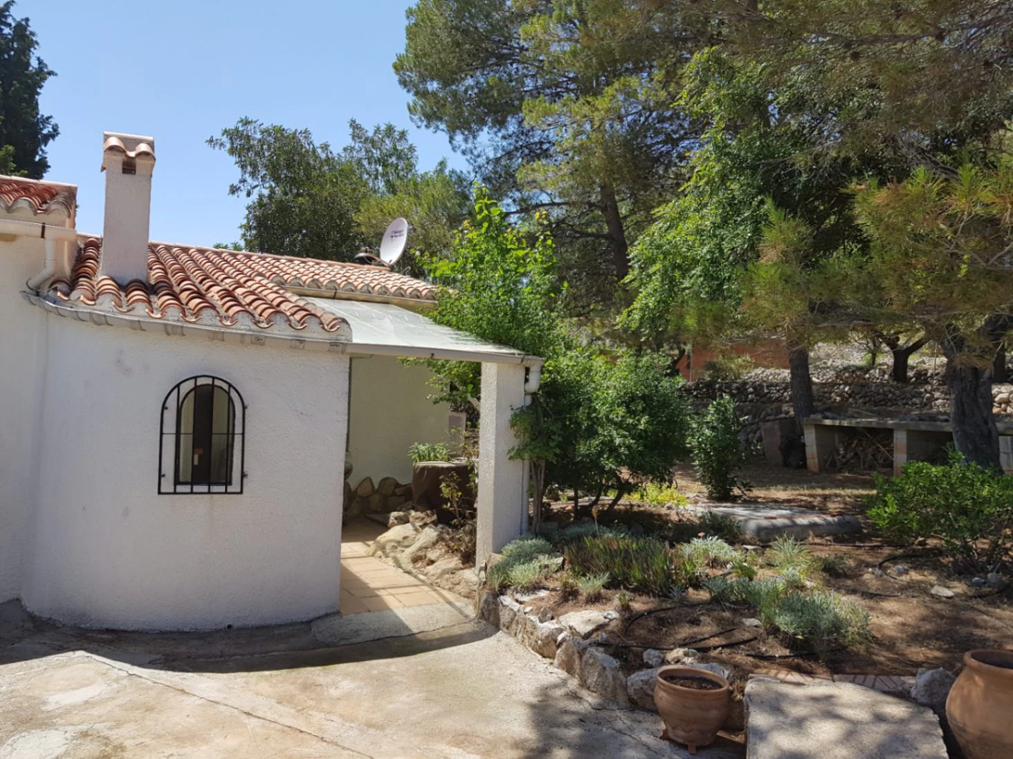 Casita for sale in Alcalali: large urban plot