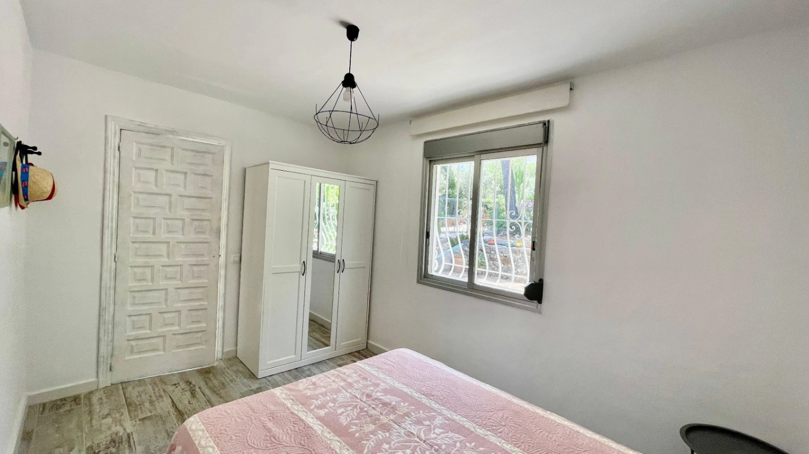 Country house for sale in Parcent: large plot, tranquil escape