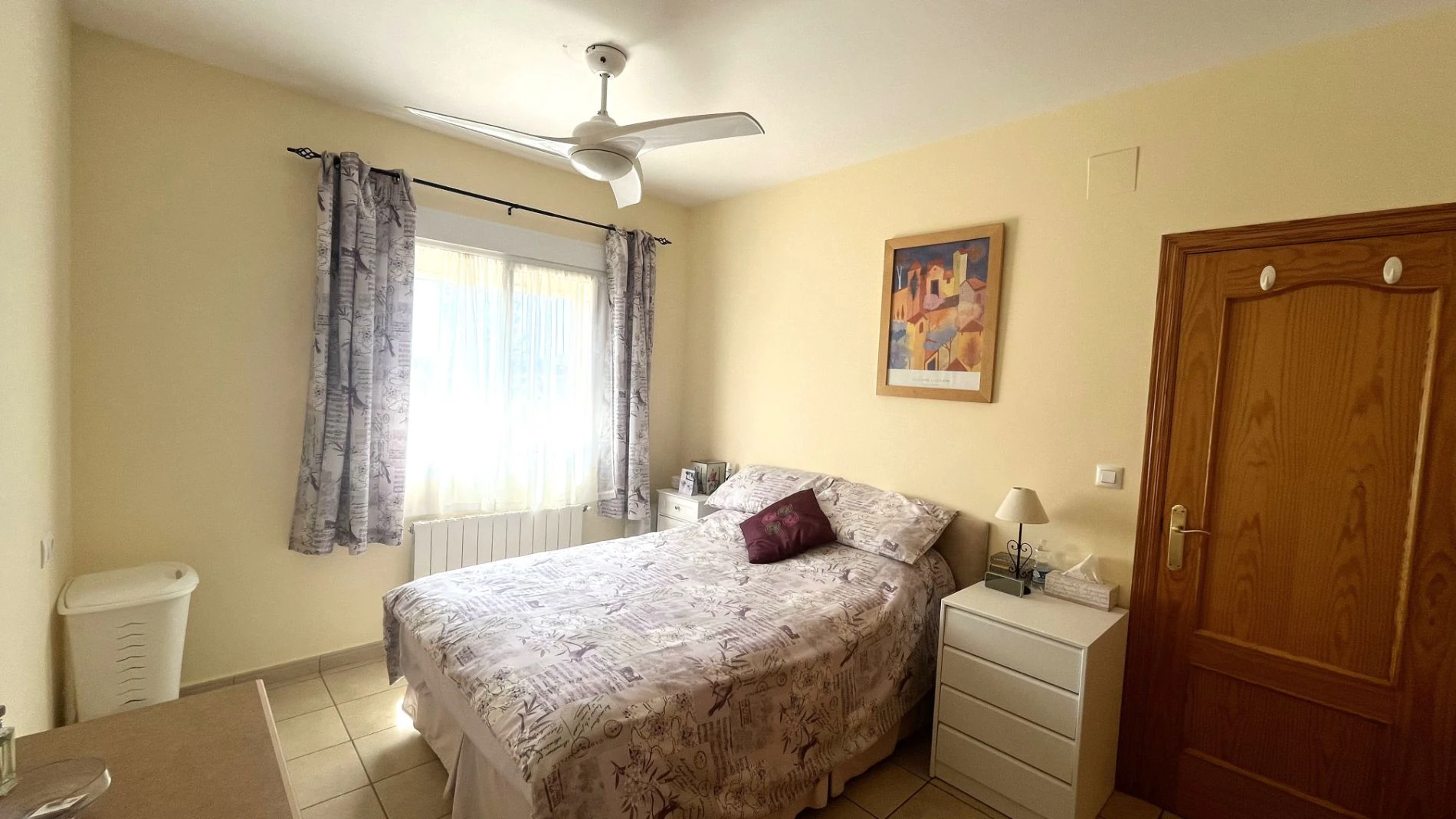 Modern, semi-detached, excellent location