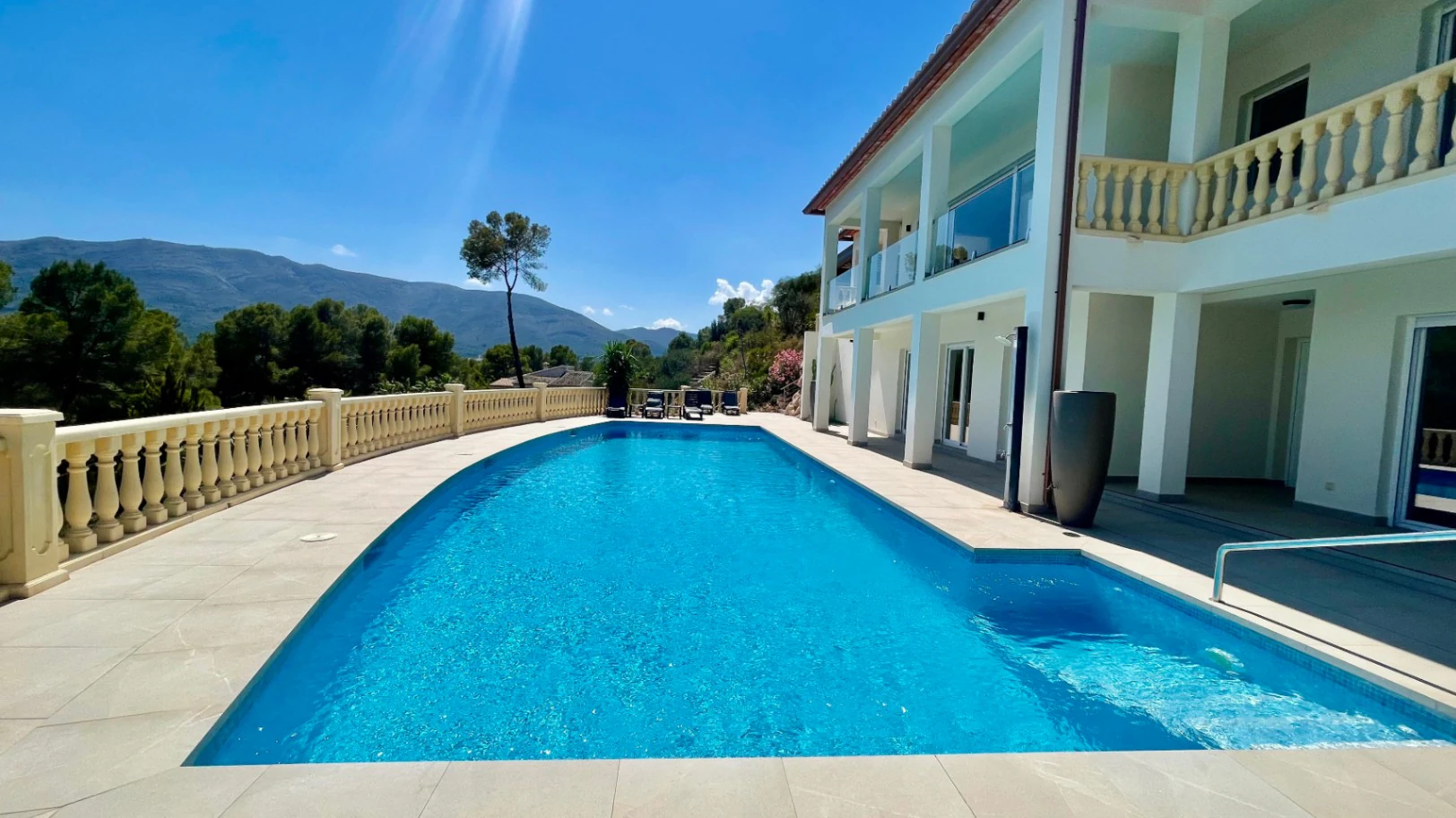 For sale in Alcalali: Modern and elegant