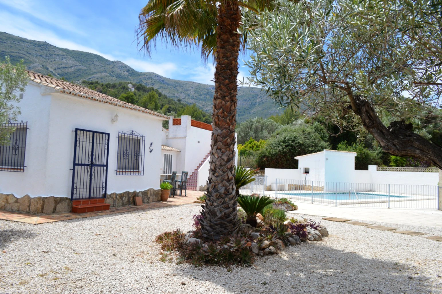 Villa for sale in Parcent: Flat plot, private