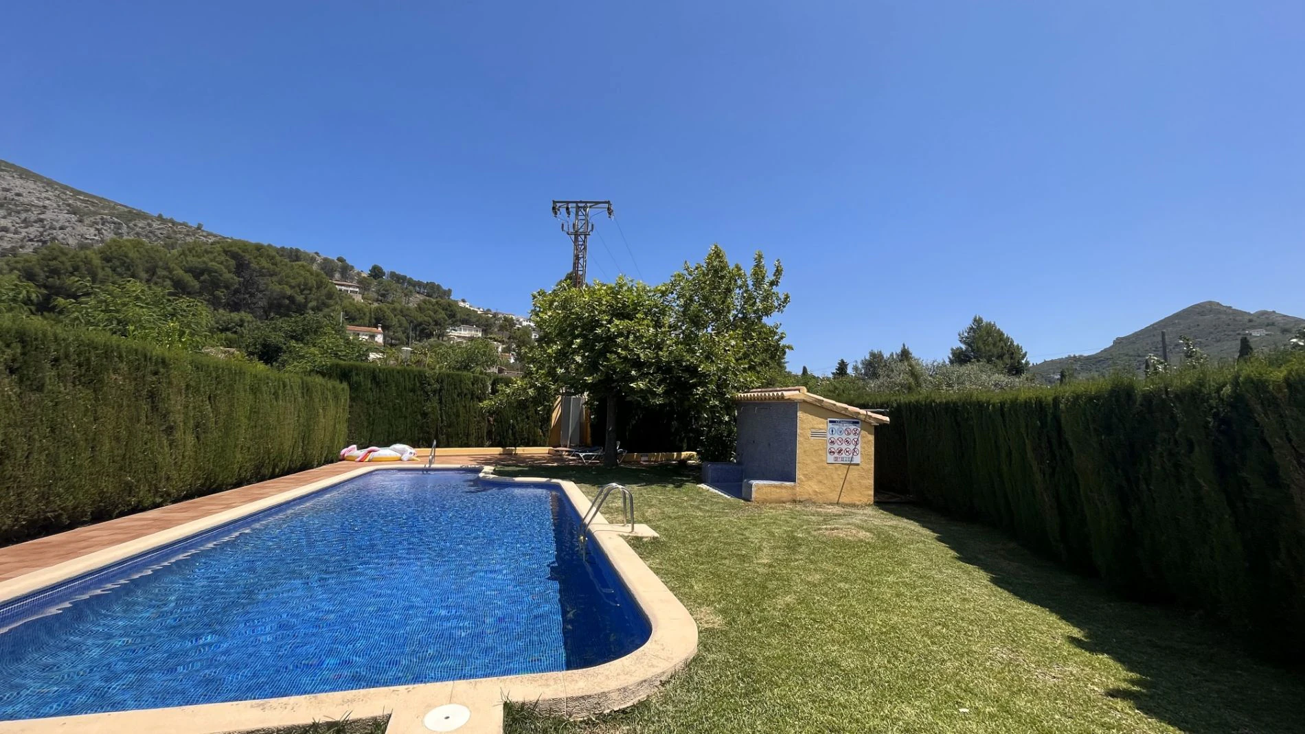 Modern, semi-detached, excellent location