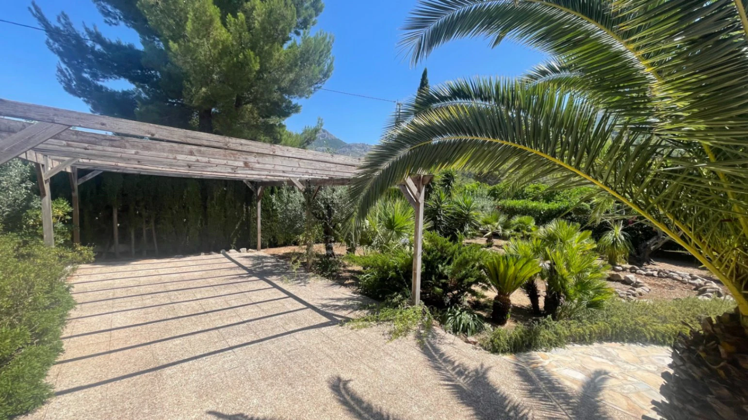For sale in Parcent: Villa on a flat plot of 1346m2