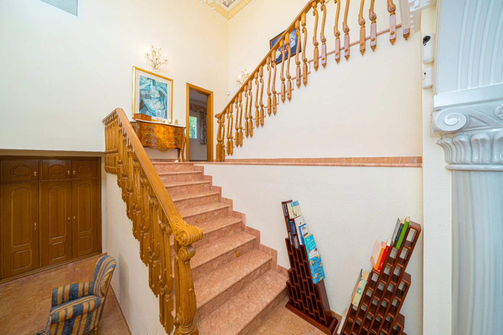 Villa for sale in Denia: Classic and elegant