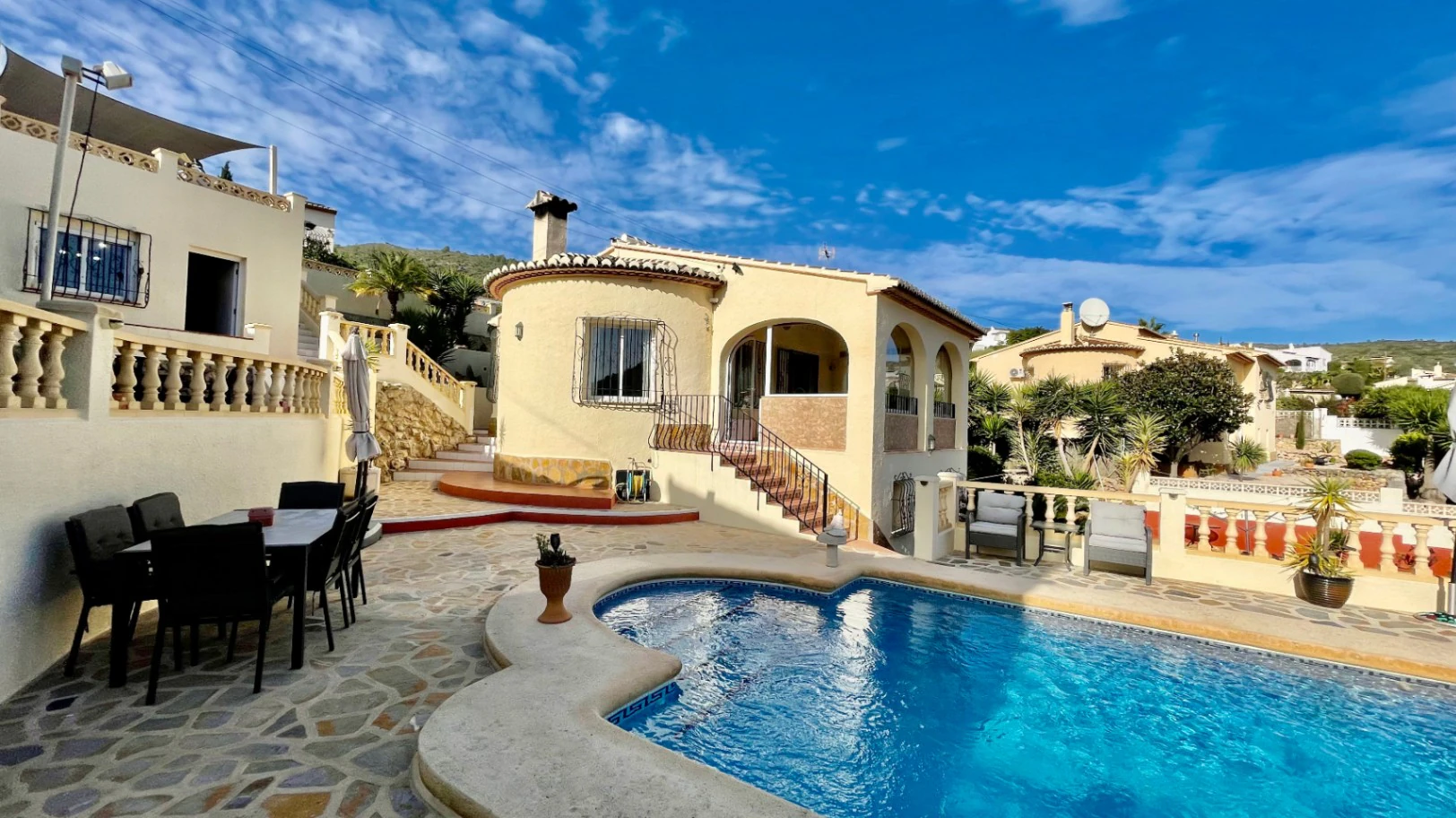 Villa for sale in Alcalali: Fabulous mountain views, excellent privacy