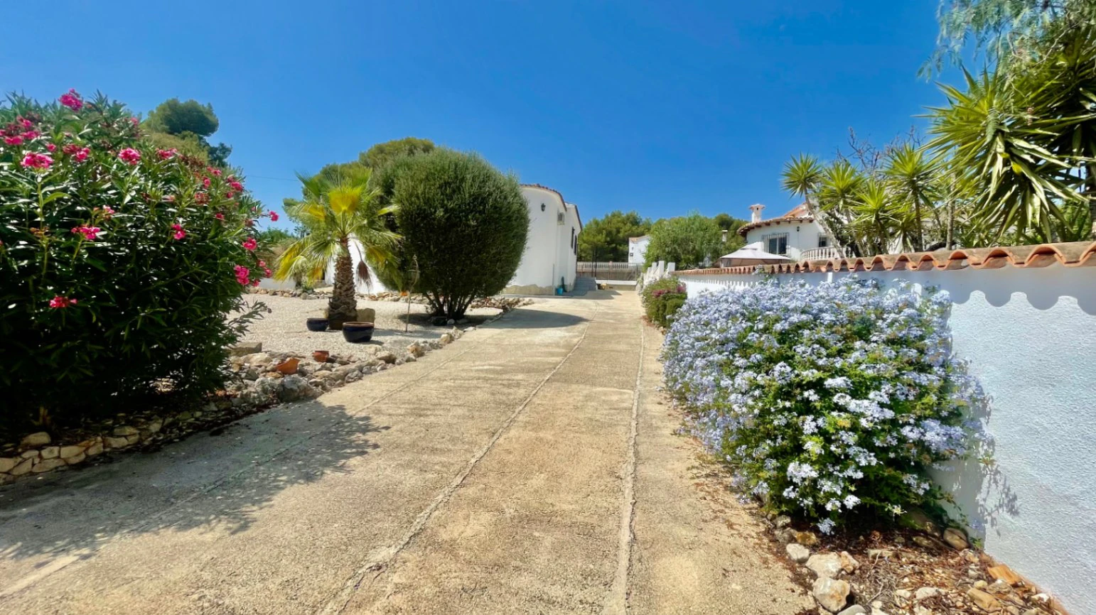 Villa for sale in Jalon: Immaculate, south-facing