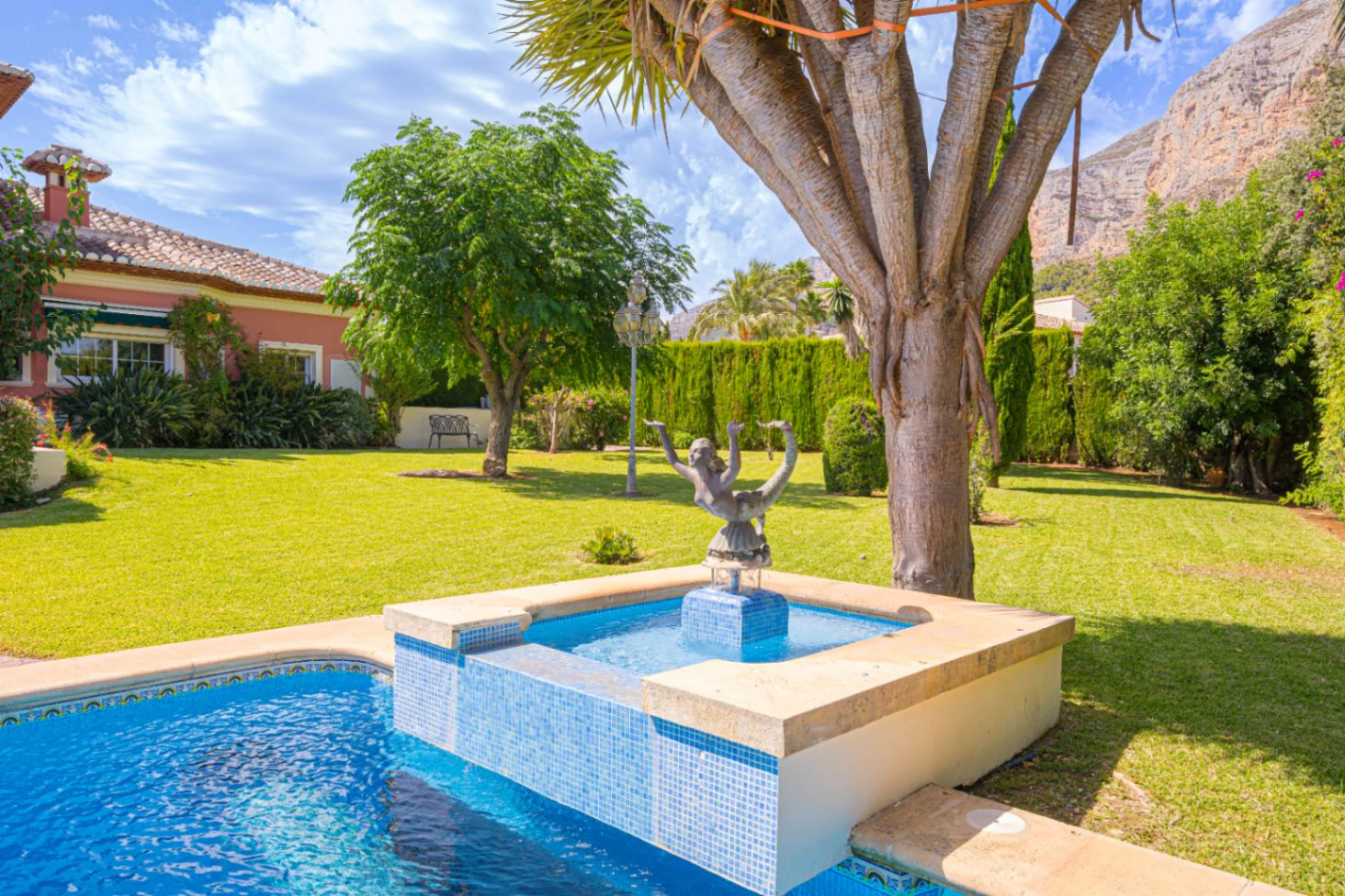 Villa te koop in Javea: Herenhuis op het zuiden
