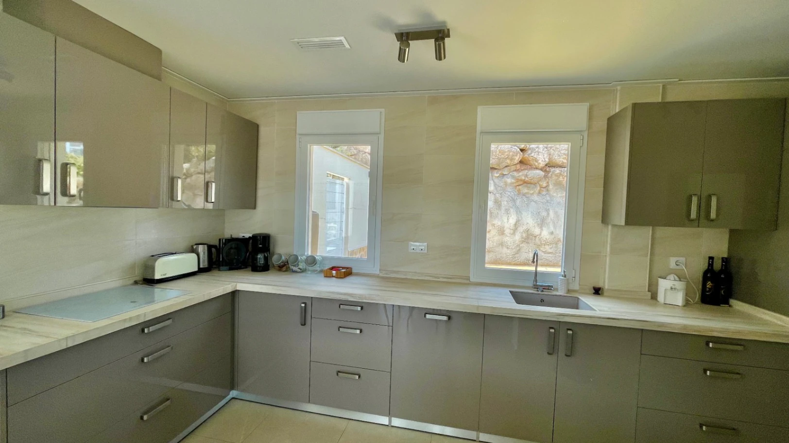 For sale in Alcalali: Modern and elegant