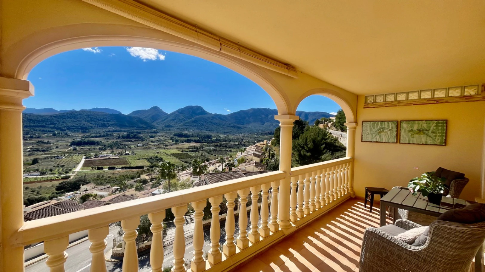 Modern townhouse for sale in Jalon: luxurious, breathtaking views