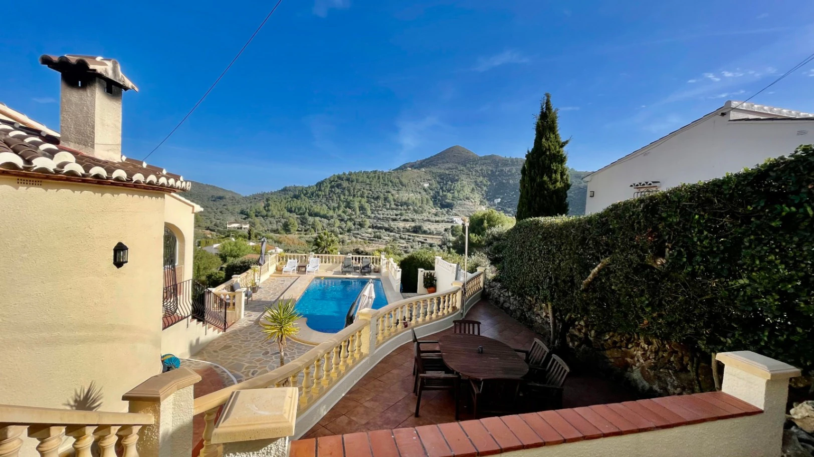 Villa for sale in Alcalali: Fabulous mountain views, excellent privacy