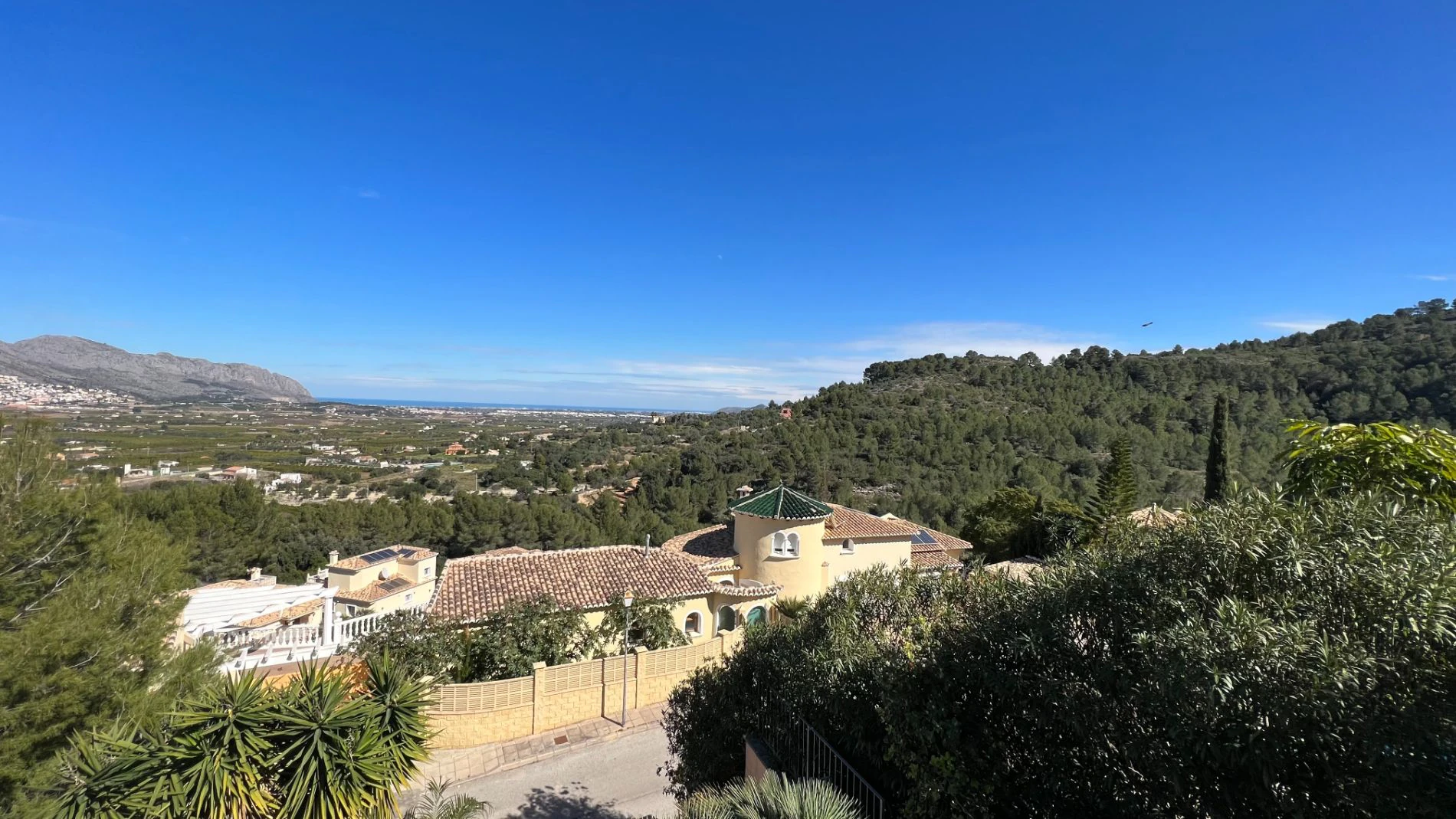 Villa for sale in Orba: Fabulous views, separate apartment