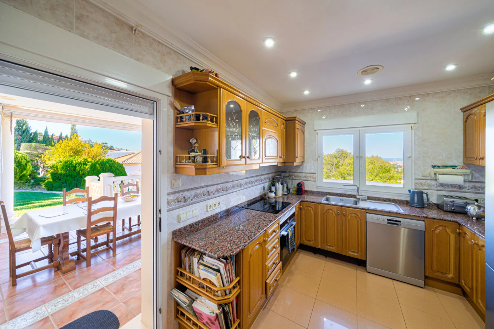 Villa for sale in Denia: Classic and elegant