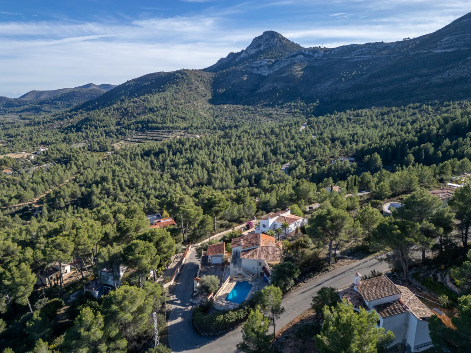 Villa for sale in Parcent: Private, corner plot