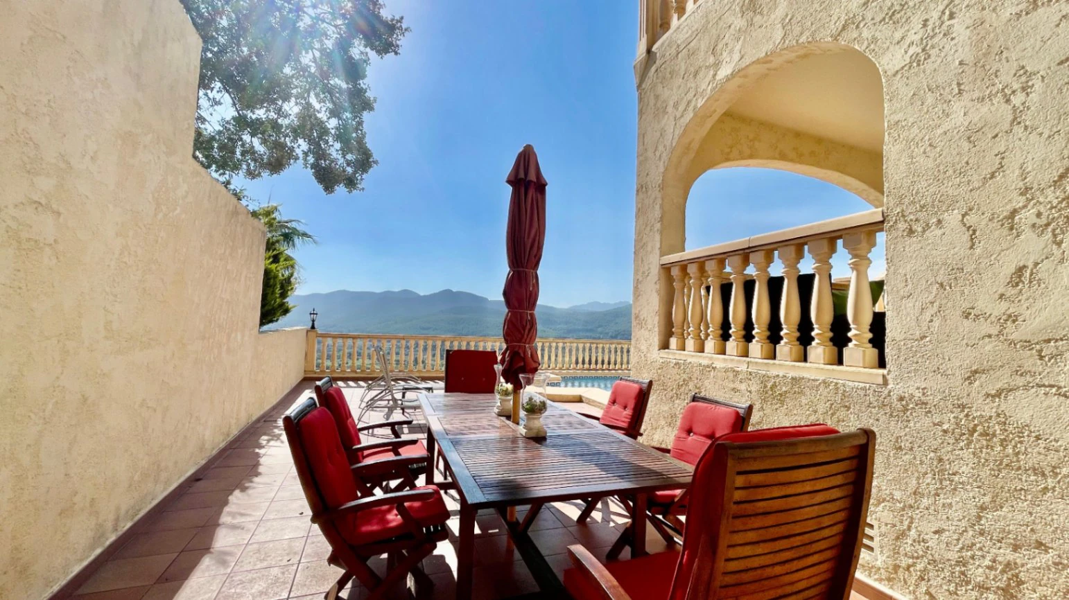 Villa for sale in Jalon: Spectacular, south-facing valley views