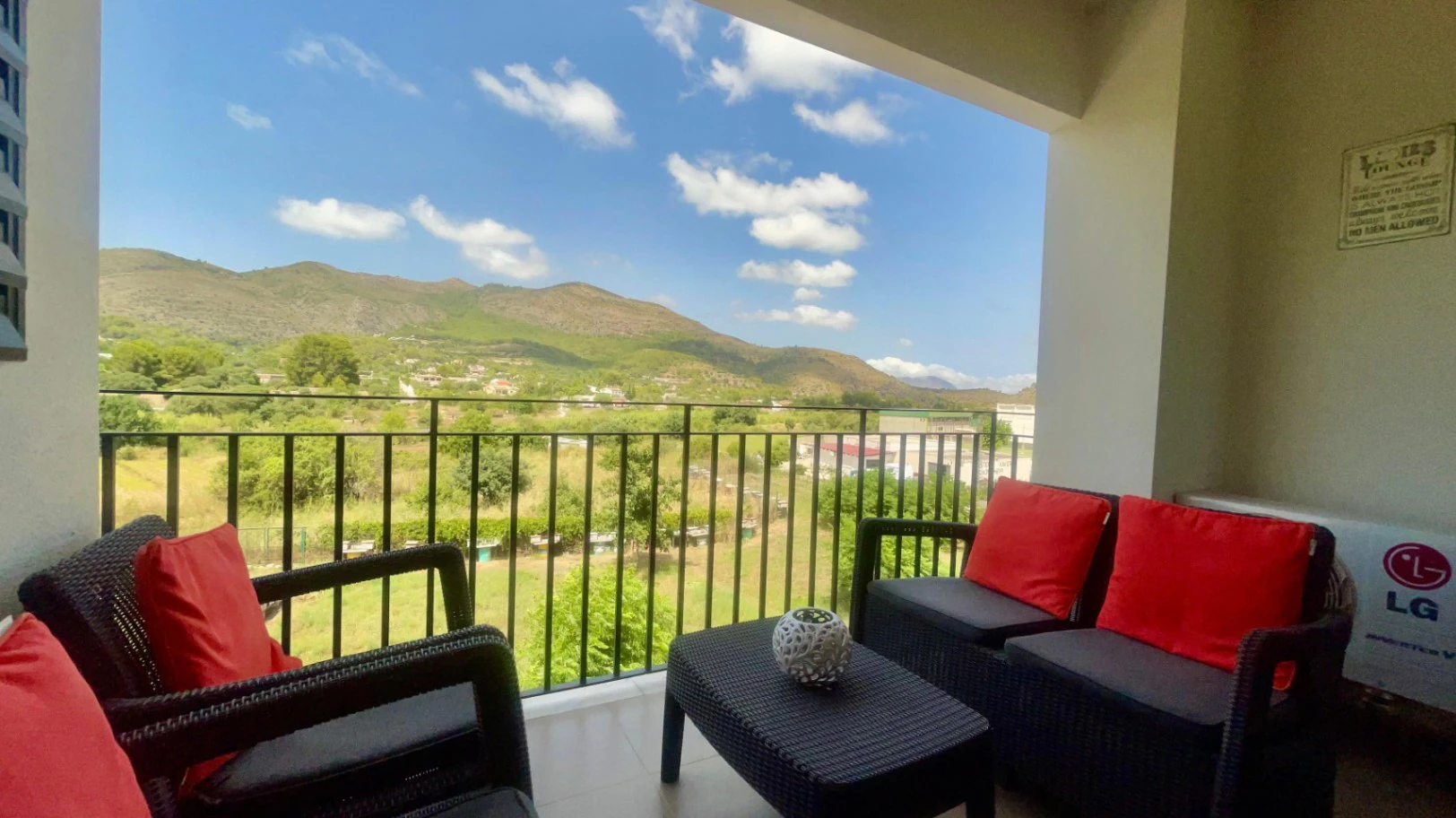 Penthouse apartment for sale in Jalon: Modern, luxurious