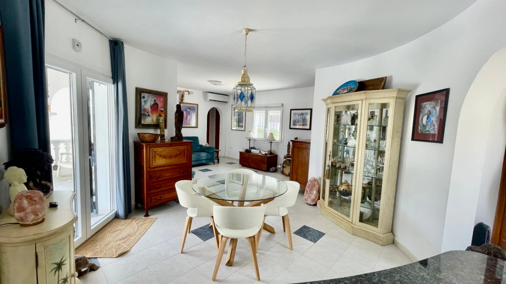 Villa for sale in Jalon: Immaculate, south-facing