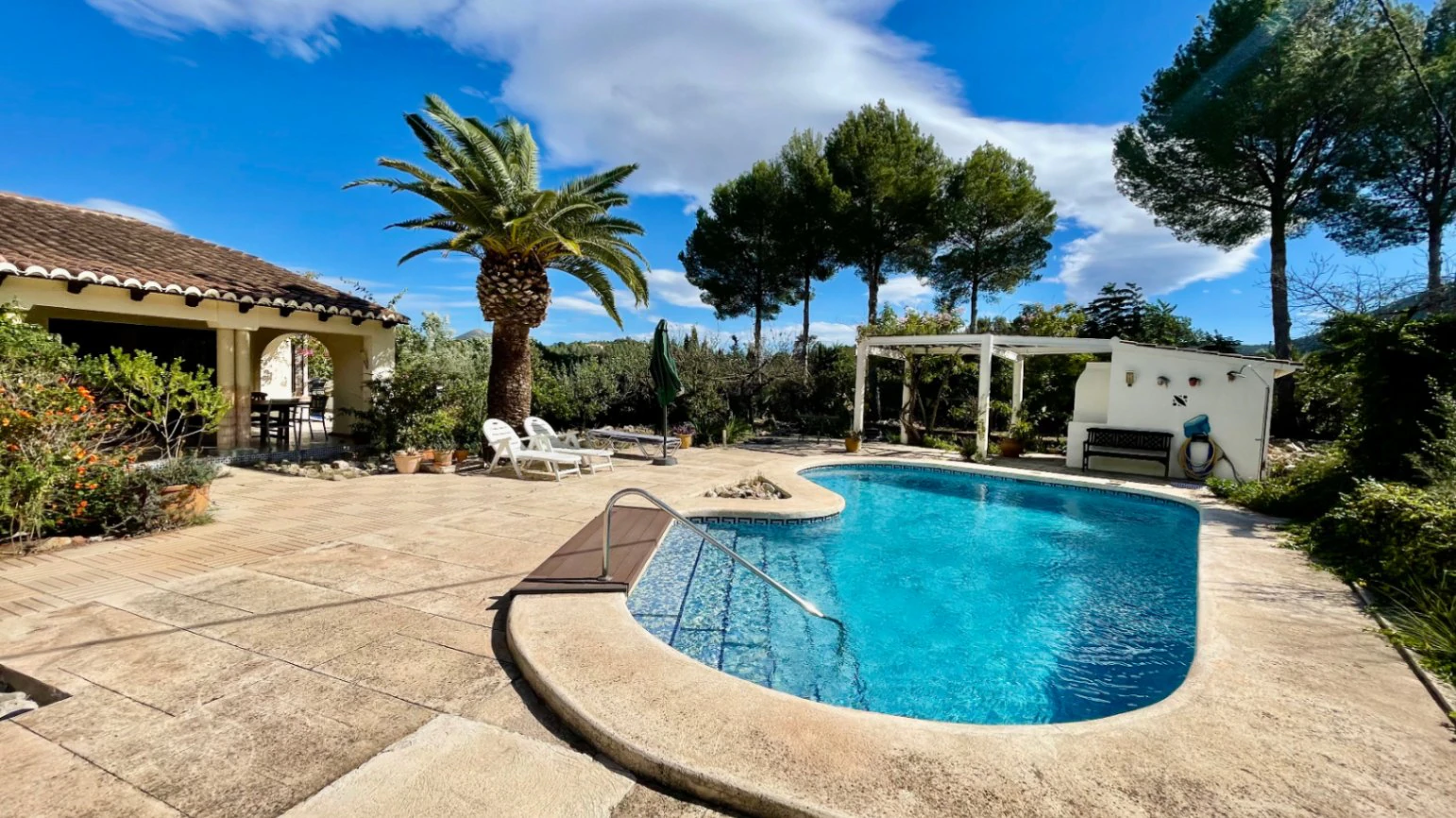 Villa for sale in Parcent: Charming, sought-after area