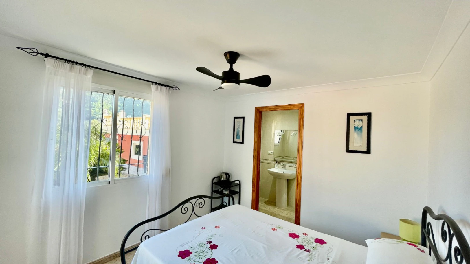 Villa for sale in Alcalali: Fabulous mountain views, excellent privacy