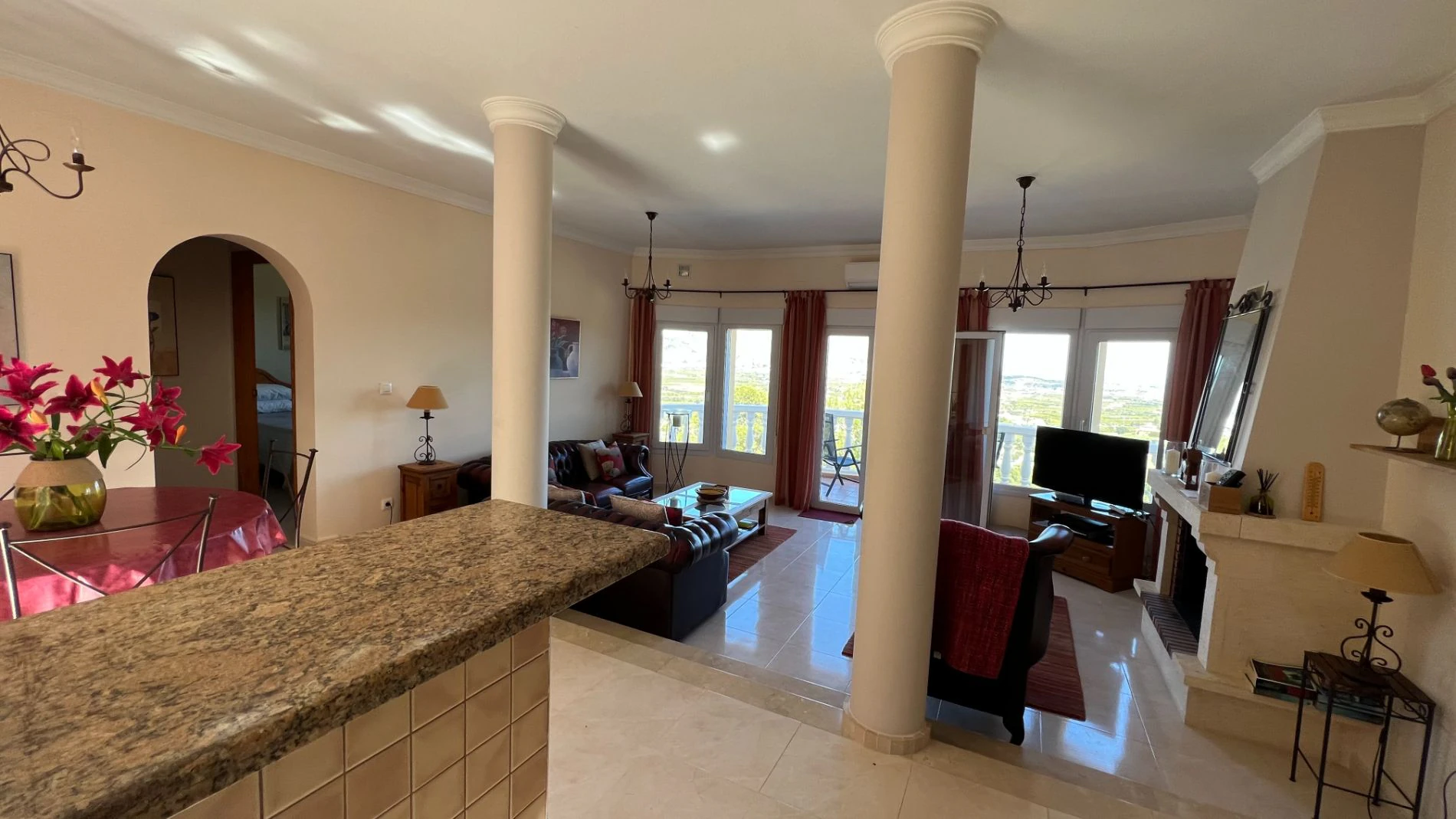Villa for sale in Orba: Fabulous views, separate apartment