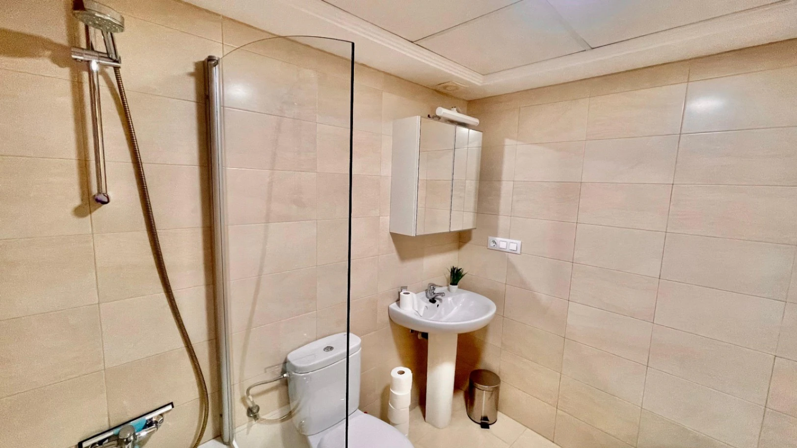 Modern townhouse for sale in Jalon: luxurious, stylish