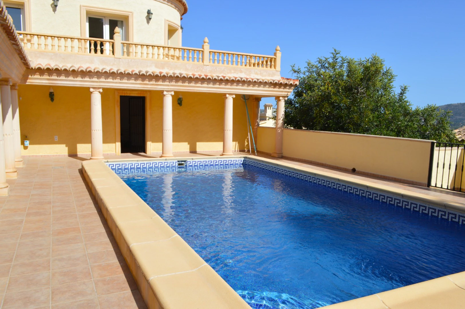 Villa for sale in Jalon: Unique, very private