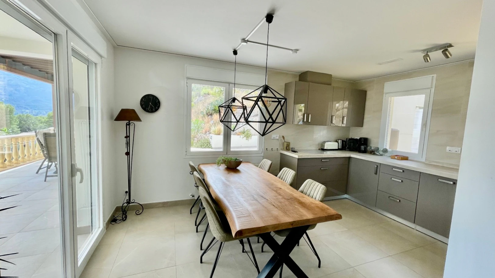 For sale in Alcalali: Modern and elegant