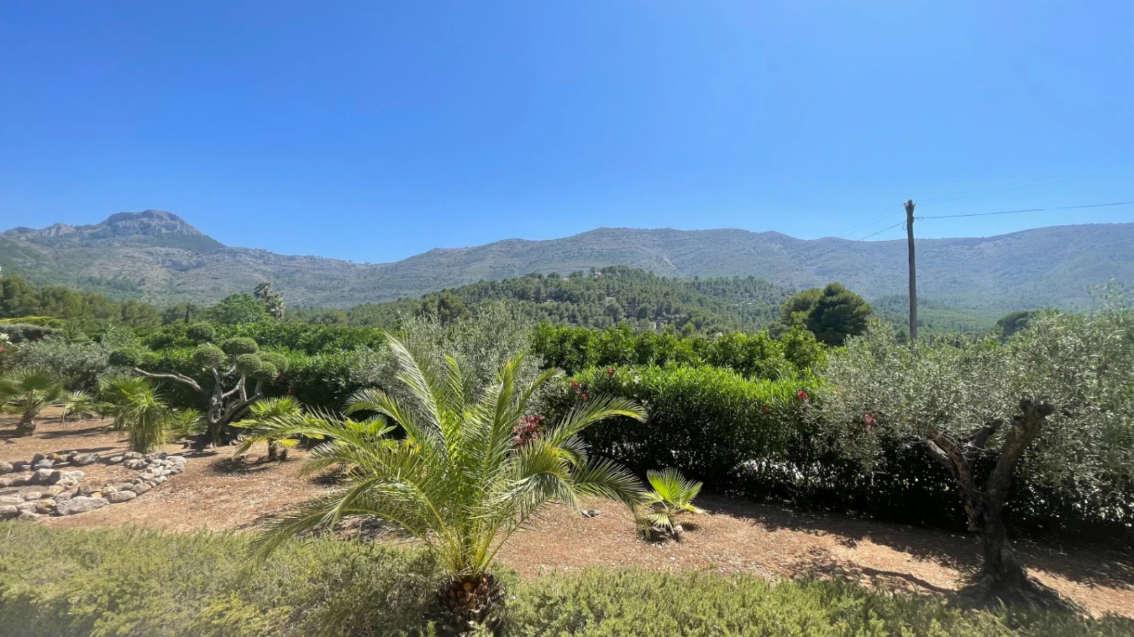 For sale in Parcent: Villa on a flat plot of 1346m2