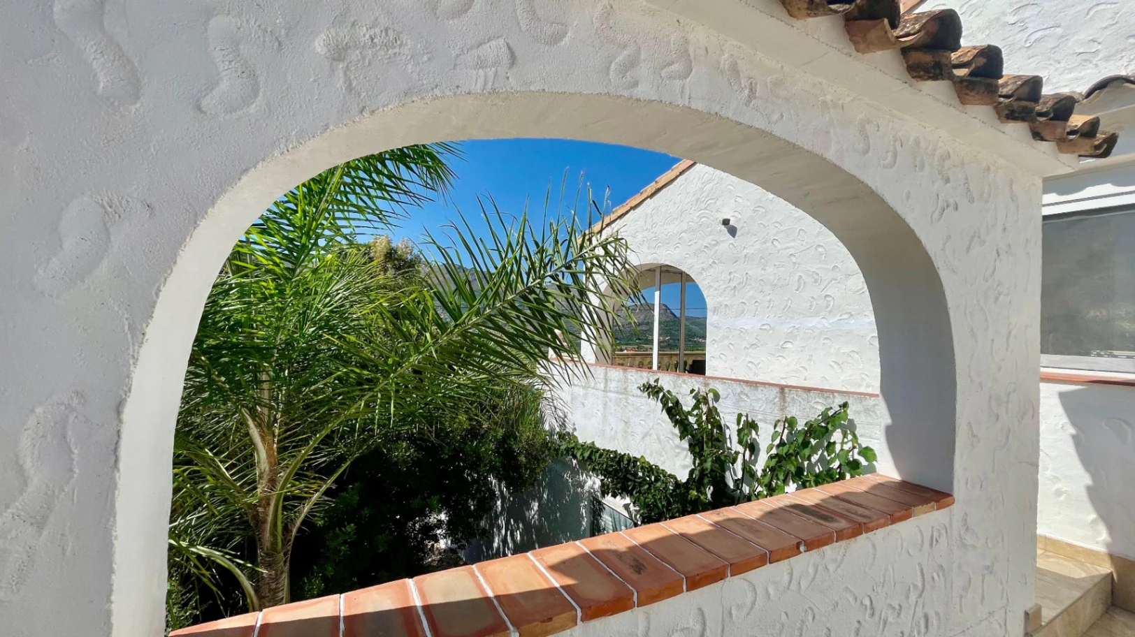 Villa for sale in Orba: Panoramic views, separate guest apartment