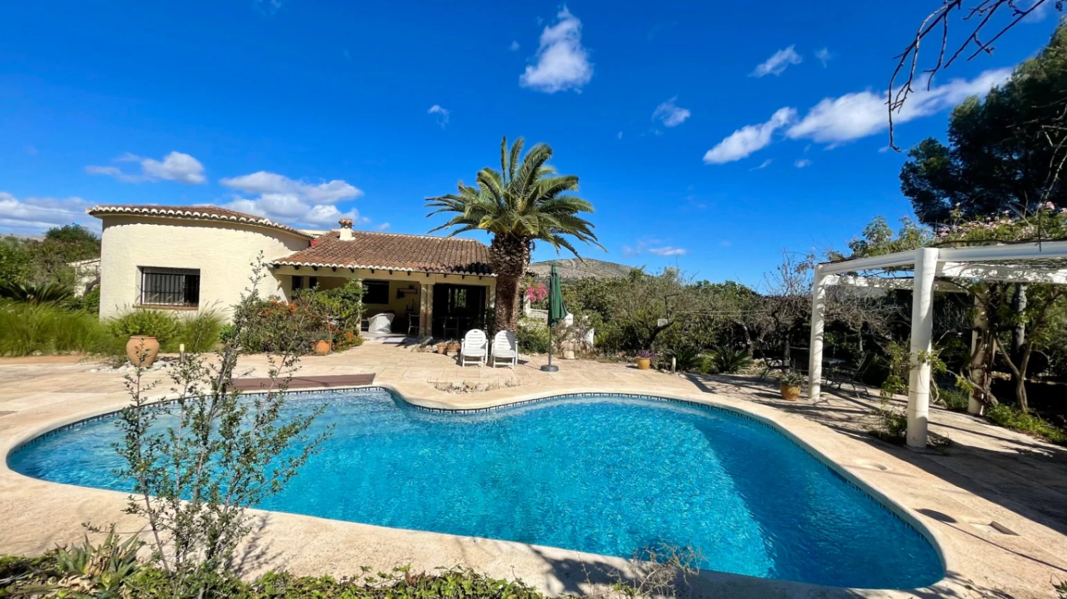 Villa for sale in Parcent: Charming, sought-after area
