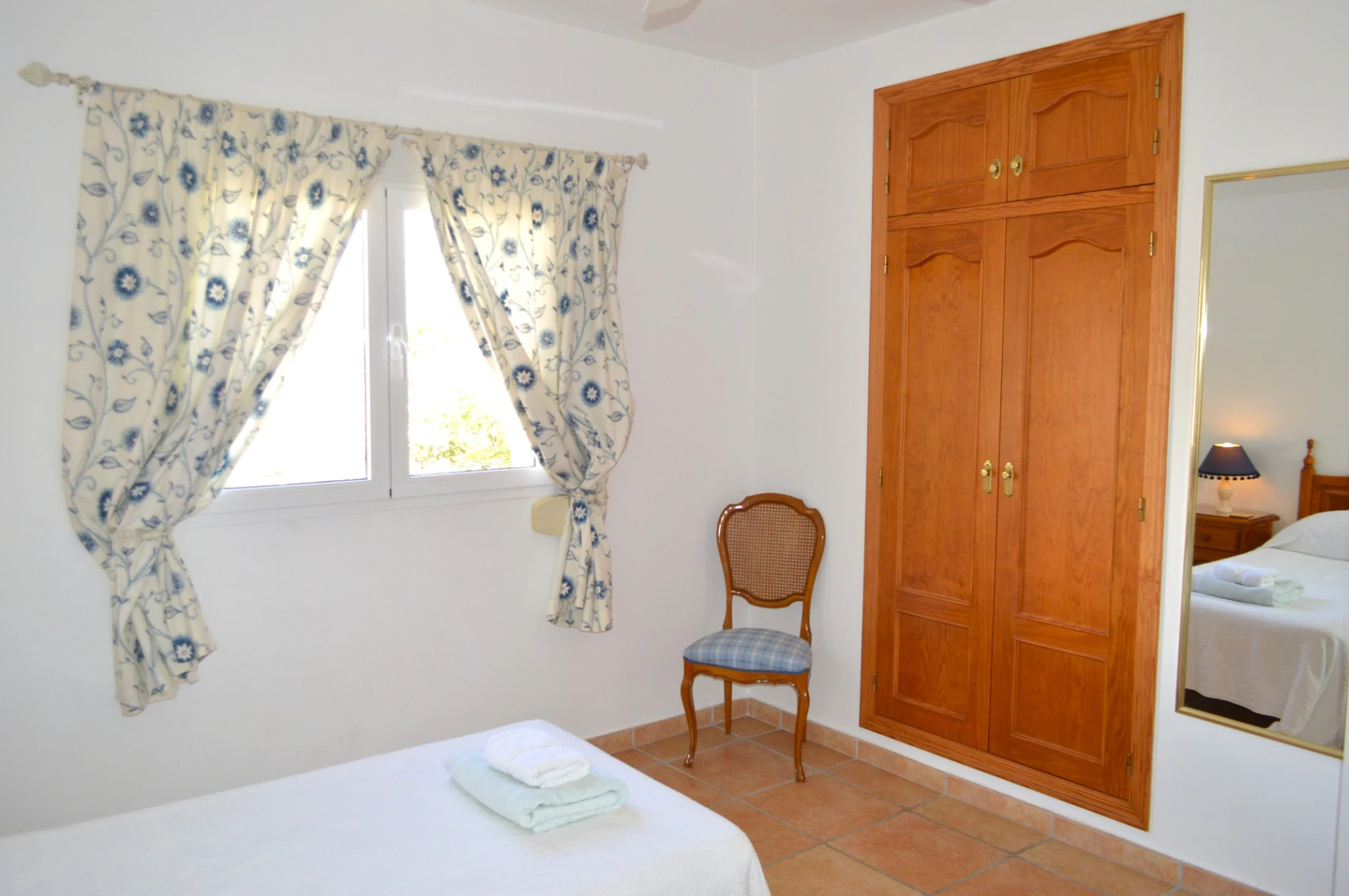 Villa for sale in Jalon: Unique, very private