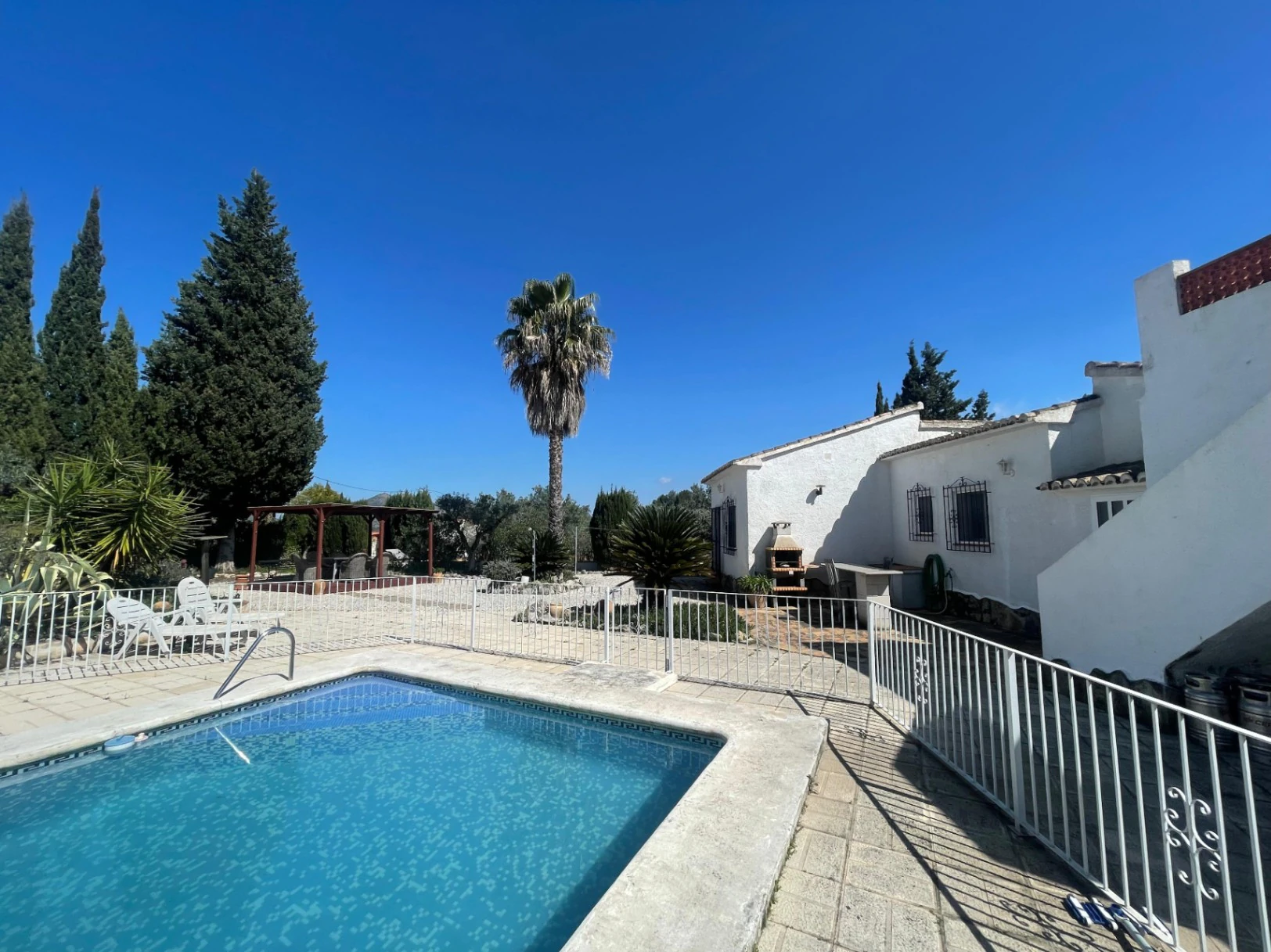 Villa for sale in Parcent: Flat plot, private