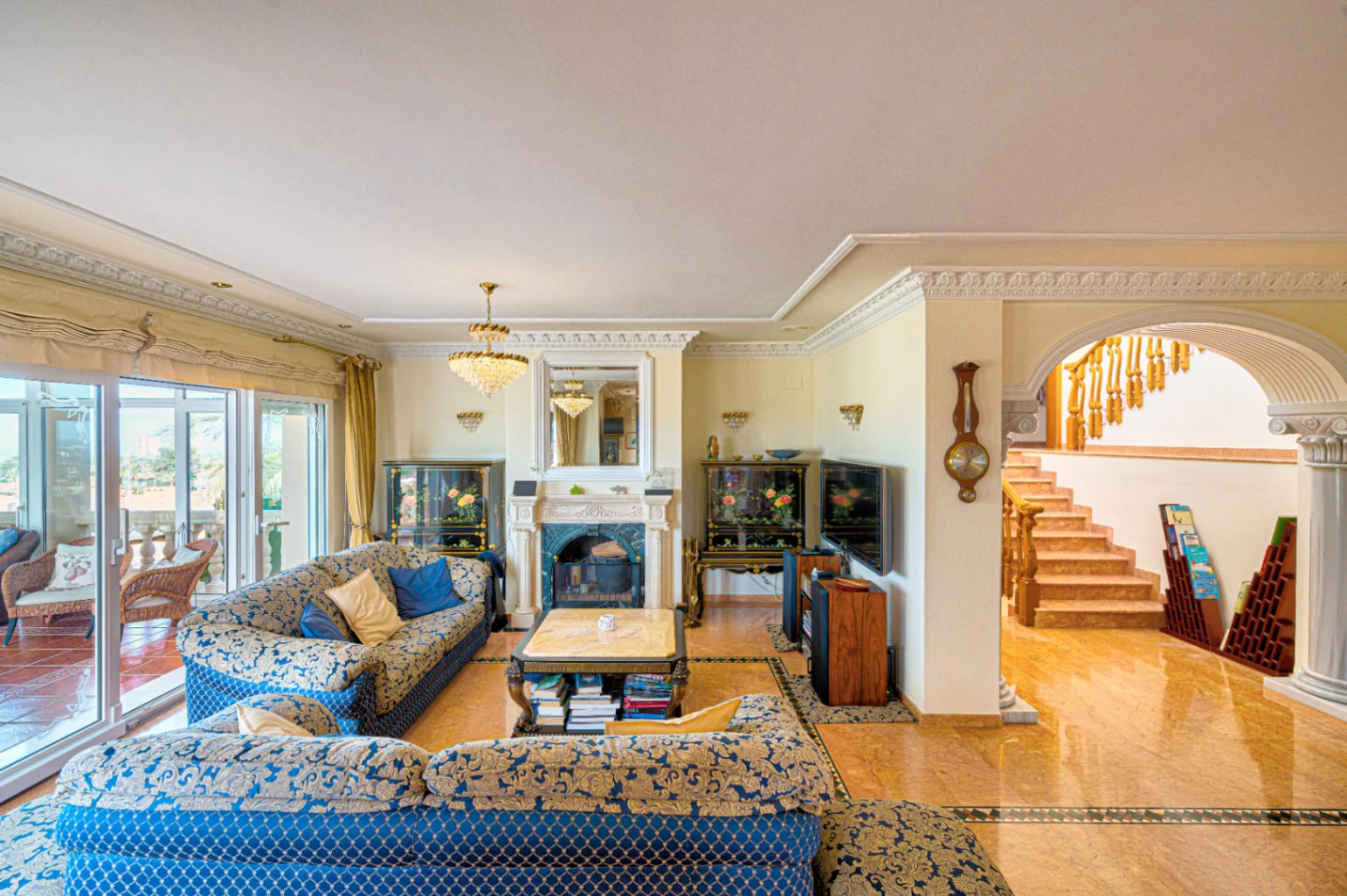 Villa for sale in Denia: Classic and elegant