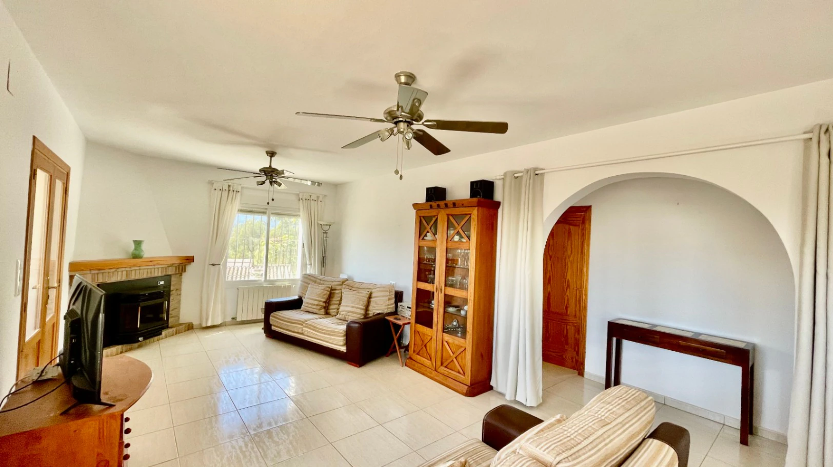Villa for sale in Jalon:  Modern, easy access, with stunning views