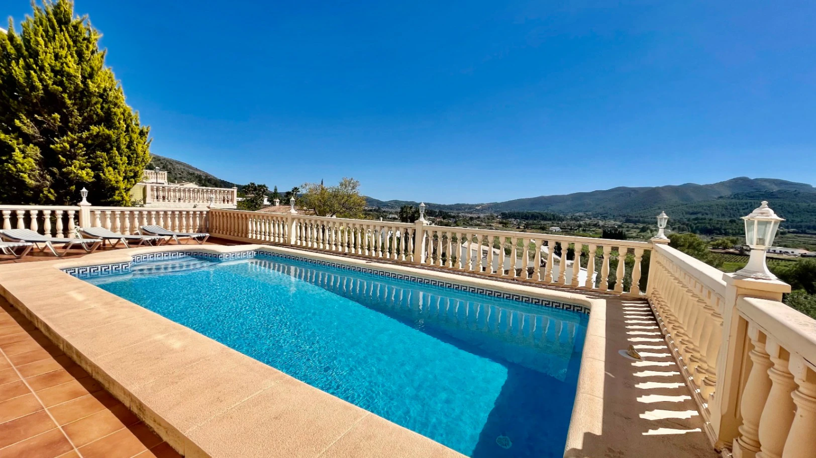 Villa for sale in Jalon:  Modern, easy access, with stunning views