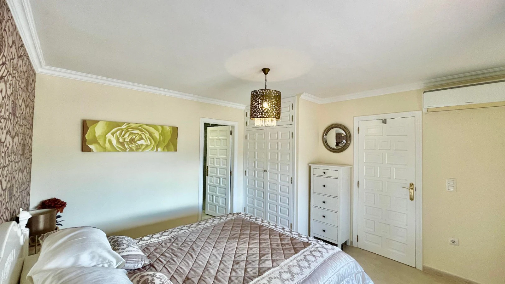 Villa for sale in Jalon: Secluded, sought-after location