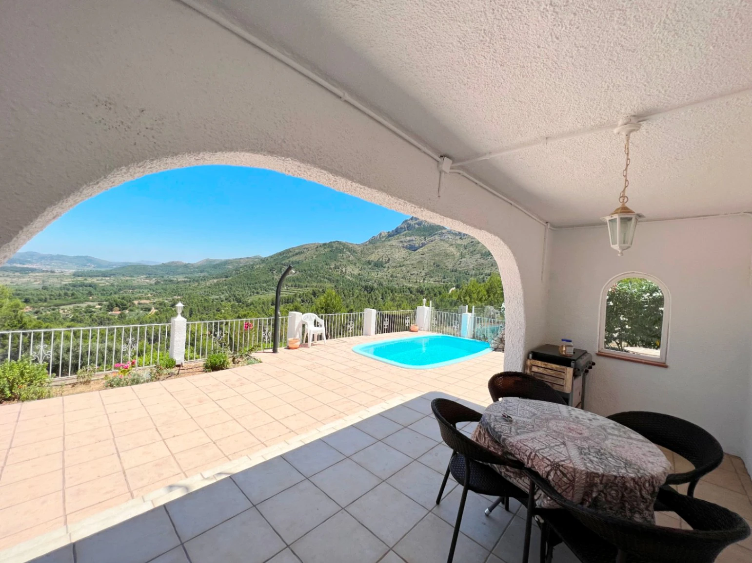 Villa for sale in Parcent: Spectacular views, tranquil location