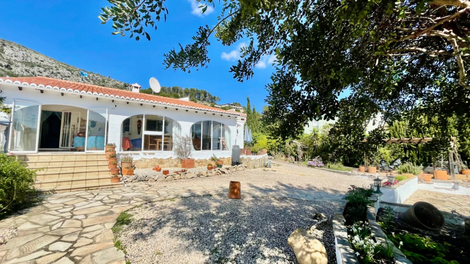 Villa te koop in Alcalali: gelijkvloers, op het zuiden gelegen, ruim perceel