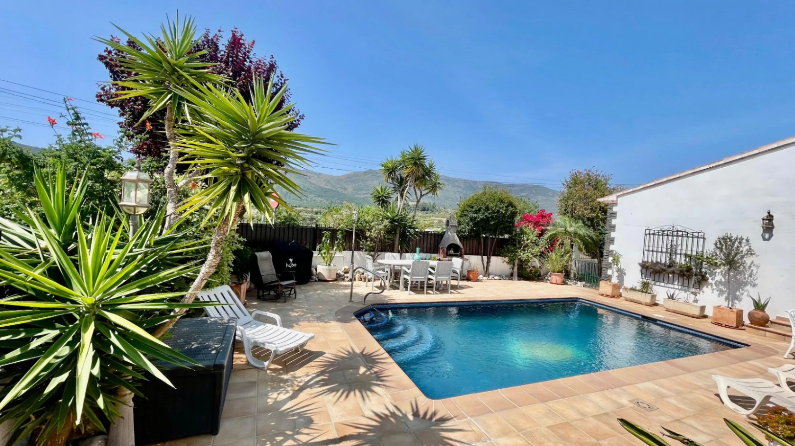 Villa for sale in Alcalali: Main house 4 bed, separate 2 bed casita