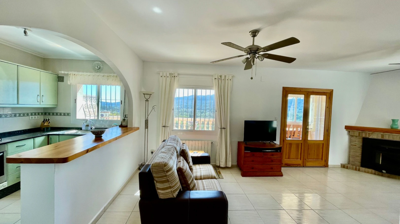 Villa for sale in Jalon:  Modern, easy access, with stunning views