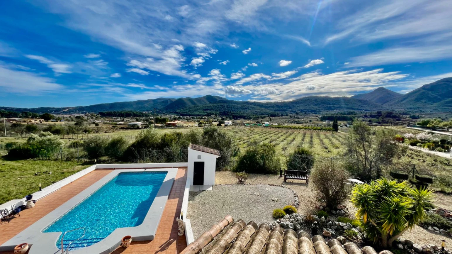 Villa for sale in Jalon: Secluded, sought-after location