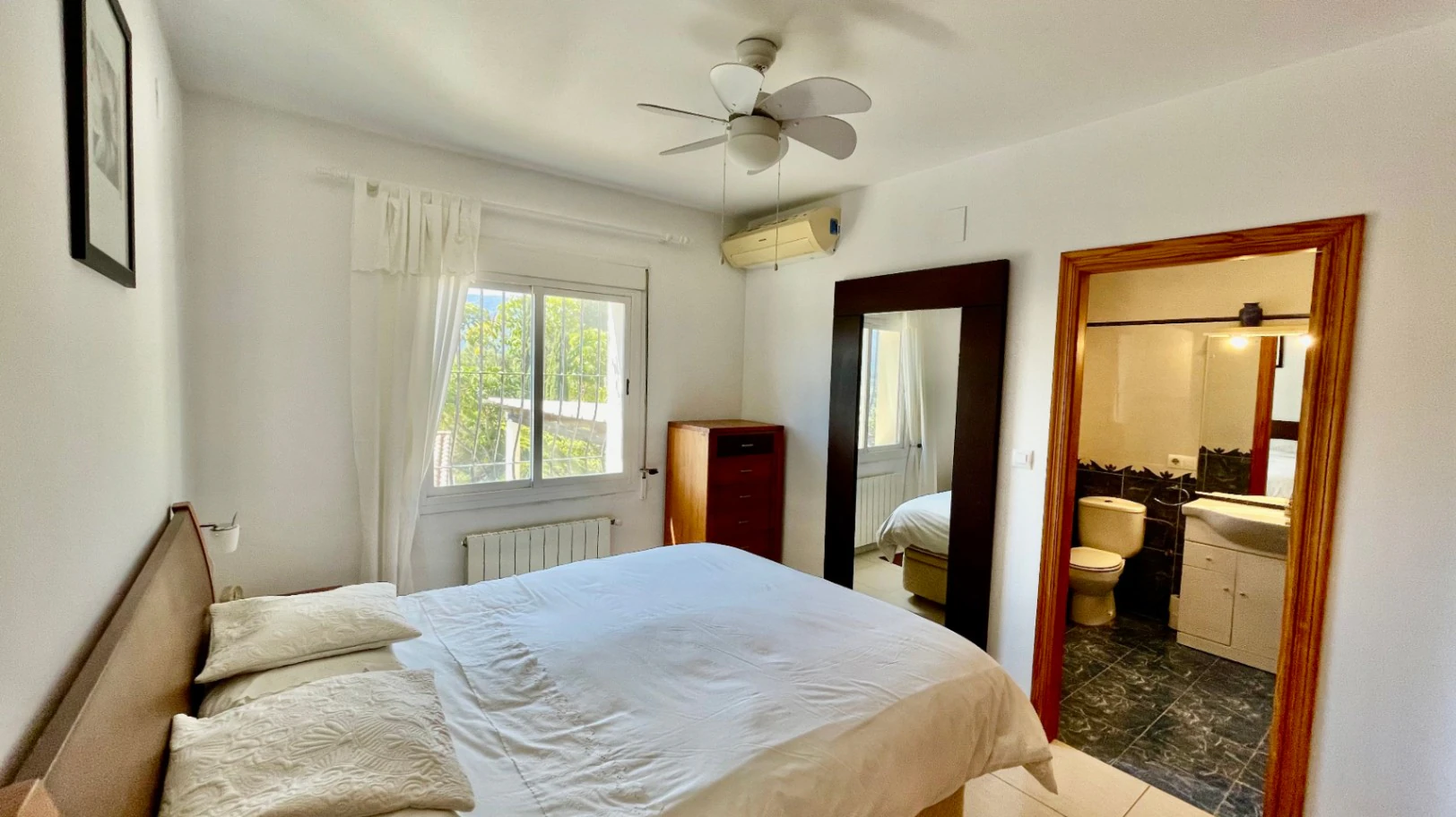 Villa for sale in Jalon:  Modern, easy access, with stunning views