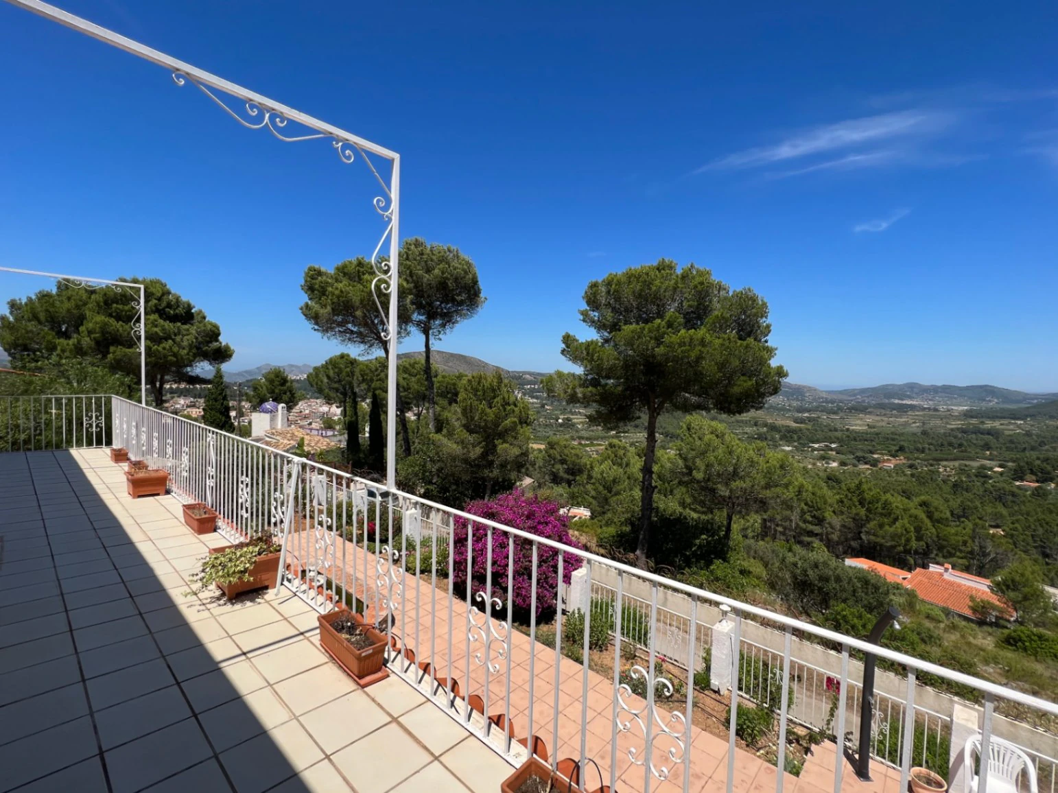 Villa for sale in Parcent: Spectacular views, tranquil location