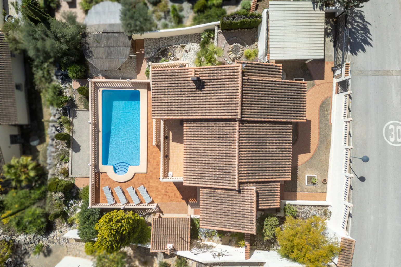 Villa for sale in Jalon:  Modern, easy access, with stunning views